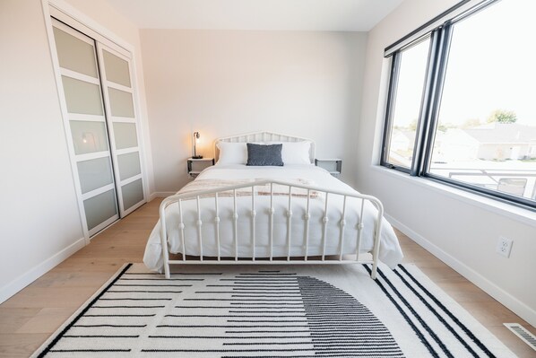 2 bedrooms, iron/ironing board, travel cot, WiFi