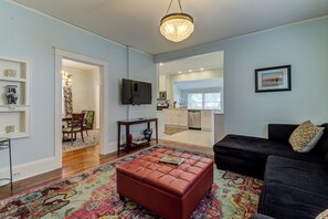 Smart TV - 3BR/2BA Historic Home in the Heart of Downtown Wilmington (Wilmington)
