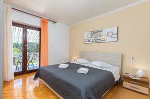 4 quartos, ferros/tábuas de passar roupa, Wi-Fi, roupa de cama