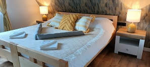 3 quartos, escrivaninha, Wi-Fi de cortesia, roupa de cama