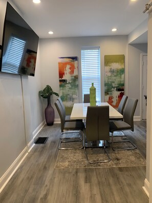 Dining - Urban Vivacious Family Home 8 Minutes from Downtown St. Louis! (St. Louis)