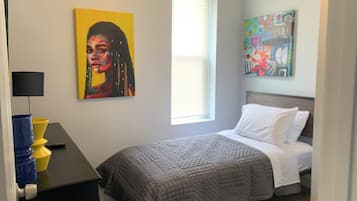 4 slaapkamers, een strijkplank/strijkijzer, gratis wifi, beddengoed