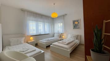 2 Schlafzimmer, BĂŒgeleisen/BĂŒgelbrett, WLAN, BettwĂ€sche