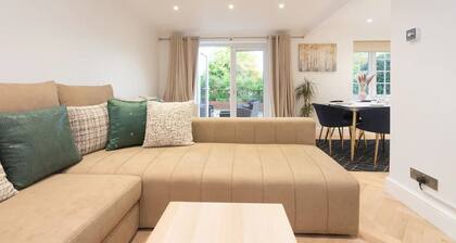 Gorgeous 4 BR House Near Station, mins to London - Pass the Keys