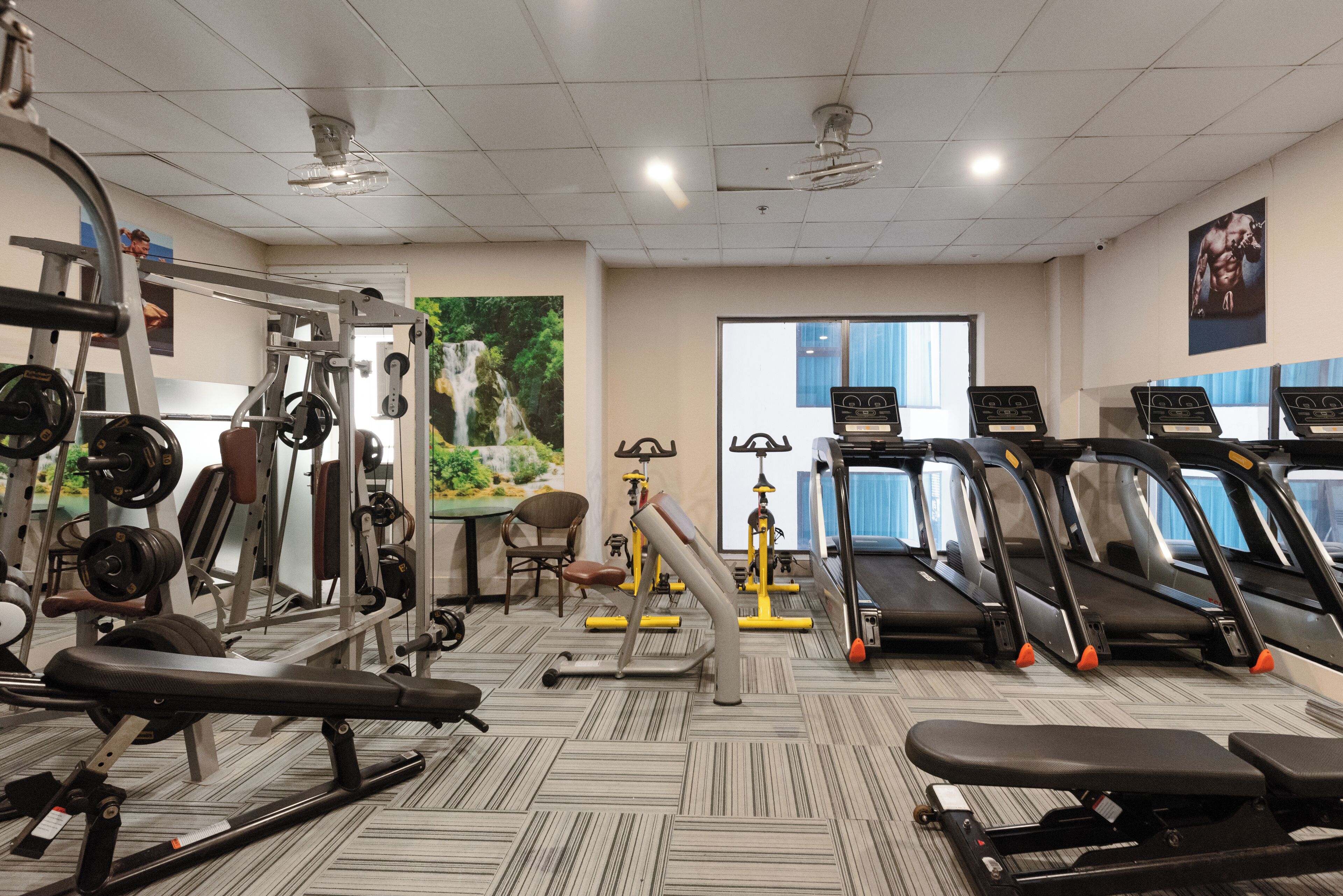 Trang thiết bị tập thể dục tại phòng