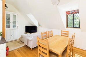 Interior - Sicca Lodge, Wyre Lane, CV37 8RQ · 1Bed with Sun Terrace & Parking, Long Marston - Pass the Keys (Long Marston)