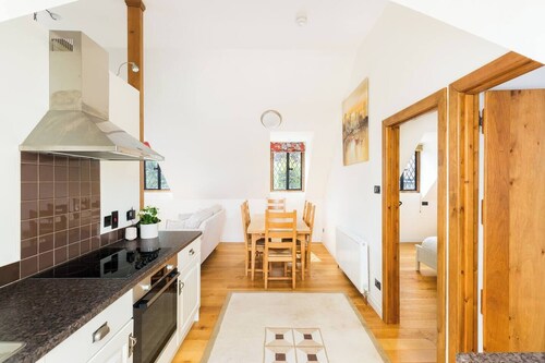 Pass the Keys | 	Sicca Lodge, Wyre Lane, CV37 8RQ · 1Bed with Sun Terrace & Parking, Long Marston