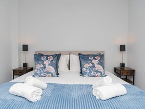 2 slaapkamers, een strijkplank/strijkijzer, gratis wifi, beddengoed