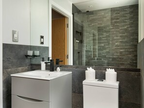 Dutxa, assecador de cabells i tovalloles 