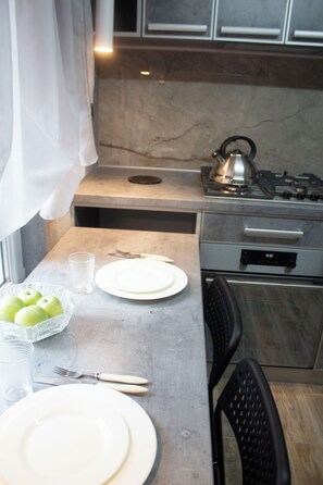 Micro-ondes, four, lave-vaisselle