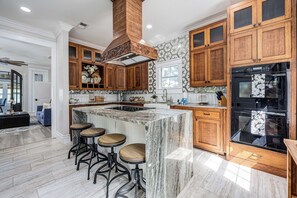 Fridge, microwave, oven, stovetop - Oak & Ocean | by Salt Water Vacations (Santa Rosa Beach)