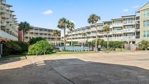 Exterior - Salt Therapy, Great Amenities, Pool, Walk To Beach! (Galveston)