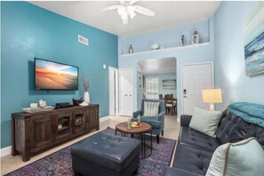 Smart TV, offices, computer monitors - Sea N Palms located at the award-winning Dawn Condominiums- 'Best of Galveston 2024' (Galveston)