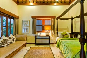 3 soveværelser, pengeskab på værelset, skrivebord, strygejern/strygebræt