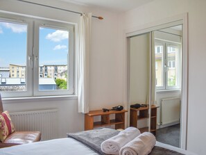 2 室のベッドルーム、WiFi (無料)、ベッドシーツ