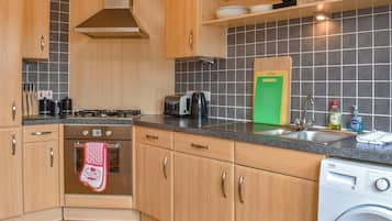 Dishwasher, cookware/dishes/utensils