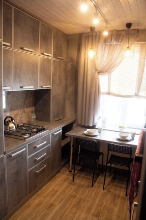 Micro-ondas, fogão, lava-louças