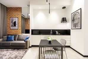 Premier Apartment with Balcony on Lipscani Street - OLD TOWN SNAIL Design Apartments (Bucharest)