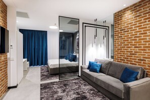 Snail 1 - Superior Apartment | Hypo-allergenic bedding, soundproofing, free WiFi - OLD TOWN SNAIL Design Apartments (Bucharest)