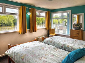2 bedrooms, bed sheets