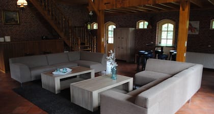 Geräumiges Ferienhaus für 16 Personen mit Whirlpool und Sauna