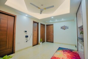 Interior - Lime Tree Hotel Golf Course Extension Rd (Gurugram)