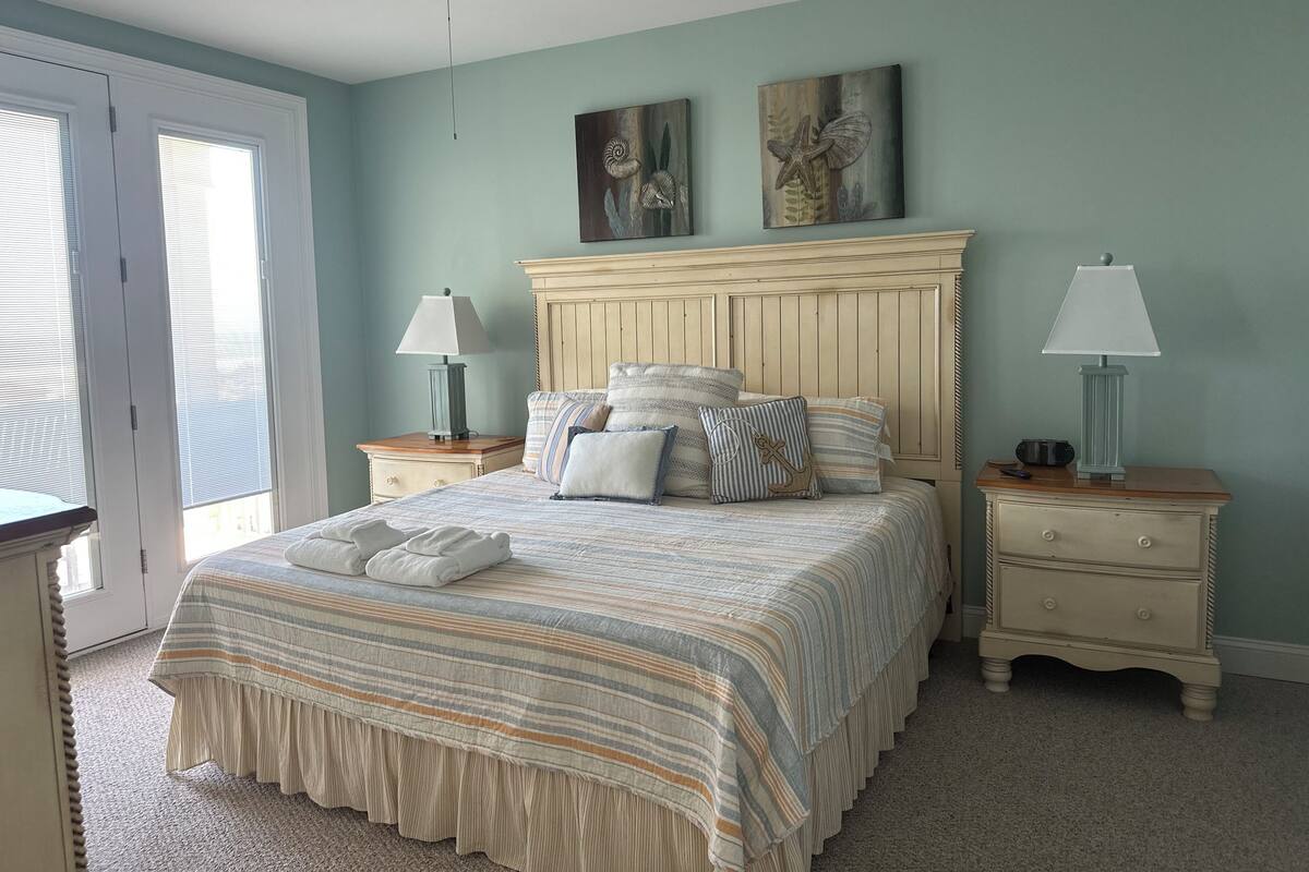 1 bedroom, Egyptian cotton sheets, premium bedding