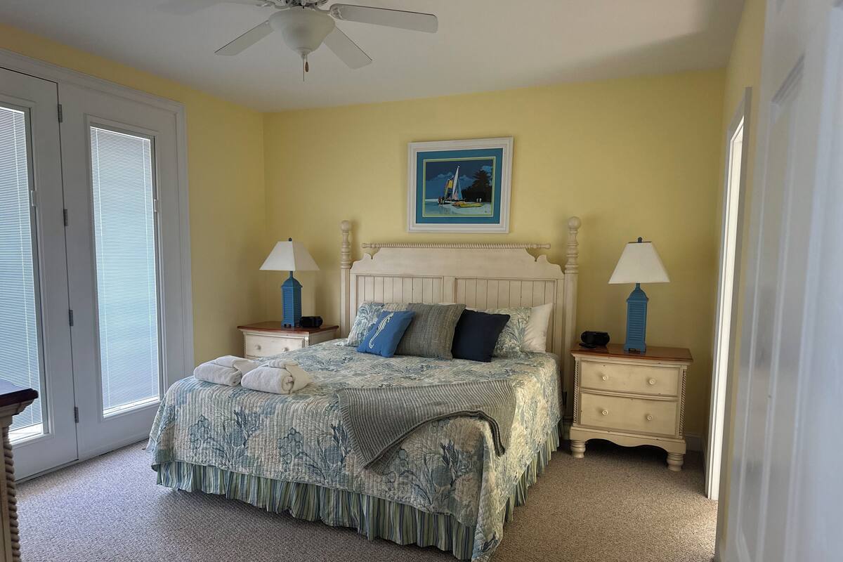 1 bedroom, Egyptian cotton sheets, premium bedding, WiFi (free)