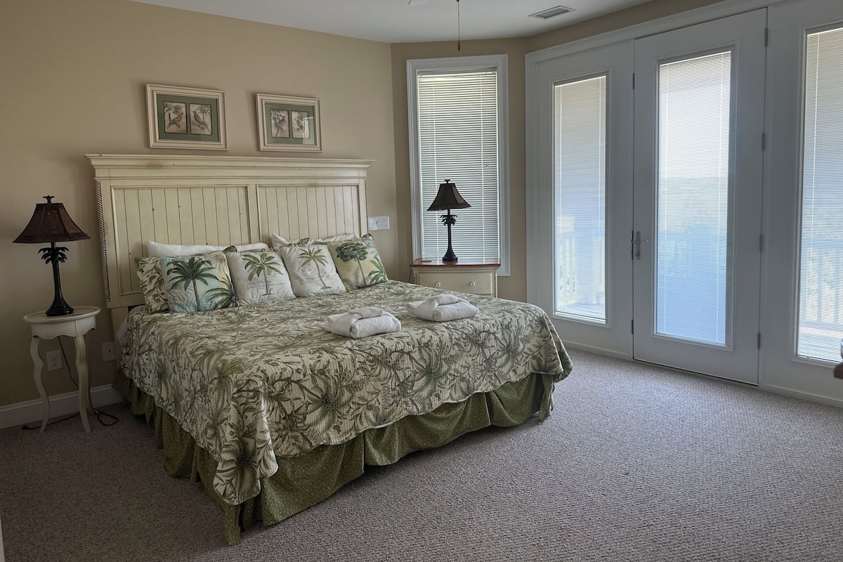 1 bedroom, Egyptian cotton sheets, premium bedding