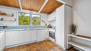 Microondas, horno y cafetera y tetera 