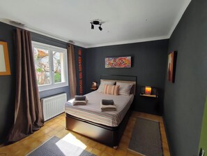 2 bedrooms, in-room safe, iron/ironing board, travel cot