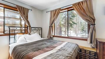 2 bedrooms, internet, bed sheets