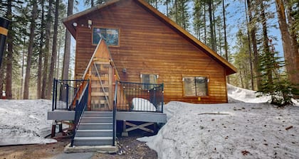 Serene cabin: cozy, dog-friendly retreat w/modern amenities & rustic charm