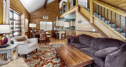 Serene cabin: cozy, dog-friendly retreat w/modern amenities & rustic charm