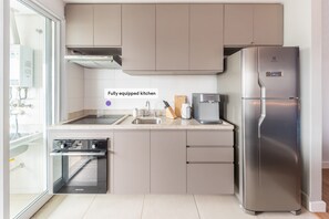 Mikrobølgeovn, kokeplater, kaffetrakter/tekoker og brødrister