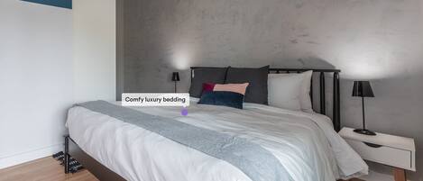 1 soverom, skrivebord, strykejern/-brett og wi-fi (inkludert)