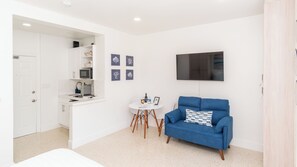 Smart TV - Modern Beachfront Studio w/ Beach Essentials. Just steps from the beach! (Miami Beach)