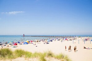 Sun-loungers, beach towels - Gatsby style fall oasis near Saugatuck, shops, wineries, restaurants, orchards! (Fennville)