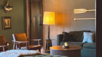 Smart TV, fireplace, stereo