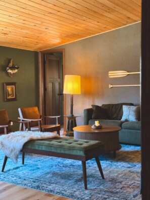 Smart TV, fireplace, stereo