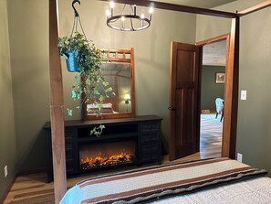 3 habitaciones, tabla de planchar con plancha, wifi y ropa de cama 