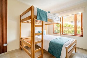 2 bedrooms, premium bedding, down comforters, pillowtop beds
