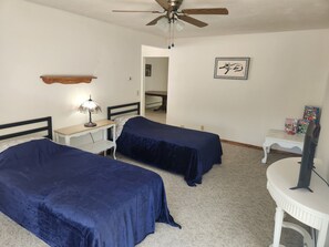 3 chambres, fer et planche à repasser, Wi-Fi gratuit, draps fournis