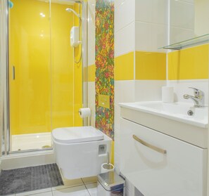Departamento | Baño | Regadera, toallas, papel de baño 