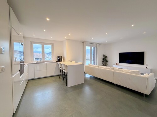 Modern Green & White - Apartment T3 60m2 Annecy - Parking Privé - Wifi - Netflix