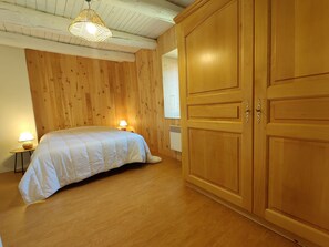 4 Schlafzimmer, Schreibtisch, Bügeleisen/Bügelbrett, kostenloses WLAN