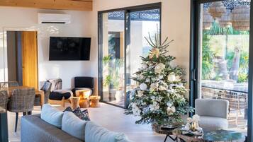 TV connectée, cheminée