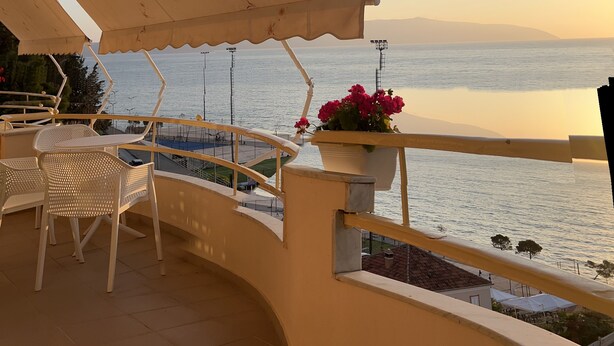 Unclassified image, 1 of 8, button - Hotel Lungomare (Vlorë)