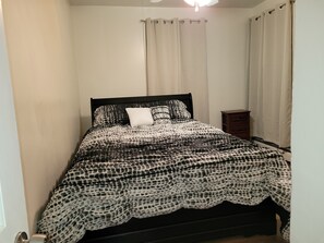 2 habitaciones, tabla de planchar con plancha, wifi y ropa de cama 