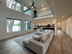 TV, fireplace - BRAND NEW 7 BR / 5 BA luxury home ON Keuka Lake just outside of Penn Yan! (Penn Yan)